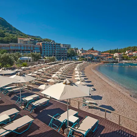 Maestral & Casino Hotel 5*